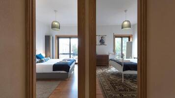 2 bedrooms, desk, iron/ironing board, Internet