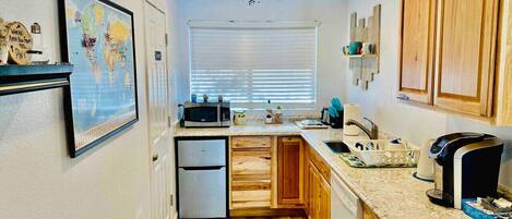 Fridge, microwave, stovetop, dishwasher