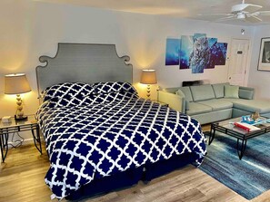 Bureau, lit parapluie, Wi-Fi, draps fournis