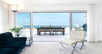 The Penthouse - Private Heated Pool and Sea View Terrace