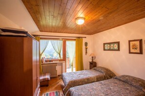 3 habitaciones y ropa de cama