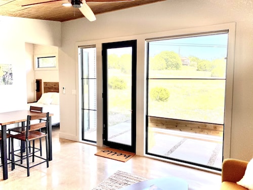 Cozy/Cute Tiny House close to wineries, wedding venues & outdoor fun