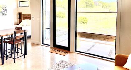 Cozy/Cute Tiny House close to wineries, wedding venues & outdoor fun