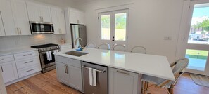 Frigorífic, microones, forn i placa de cuina