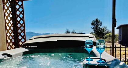 Crane Suite/Hot Tub/BBQ/King Bed- Sleeps 4