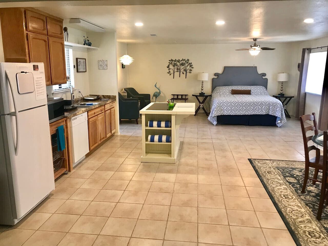 Desk, travel crib, WiFi, bed sheets