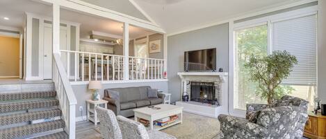 TV, fireplace