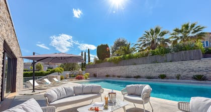 Architect-Designed Villa with Heated Pool for 10 Guests!