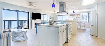 EXCLUSIVE 100-ft Oceanfront Balcony -- 3 Bed/2.5 Bath End-Unit Condo @ Sea Watch