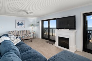 Smart TV, fireplace, table football, ping pong