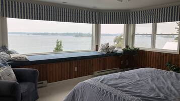 3 makuuhuonetta, työpöytä, silitysrauta/-lauta, ilmainen Wi-Fi