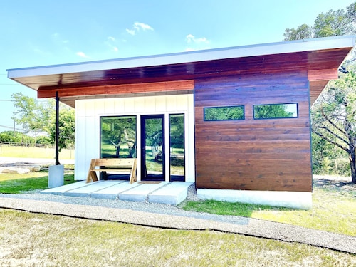 Cozy/Cute Tiny House close to wineries, wedding venues & outdoor fun