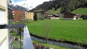 A hotel with a view of a green valley and mountains in the background. - Erlenrain Wohnung 722E Appartement/Fewo 2-Bettwohnung by Interhome (Engelberg)