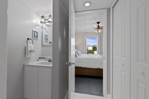 1 chambre, lit parapluie, Wi-Fi gratuit, draps fournis