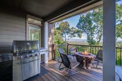 Big Canoe Home with Mountain Views, Game Room, Fire Pit, Sleeps 14