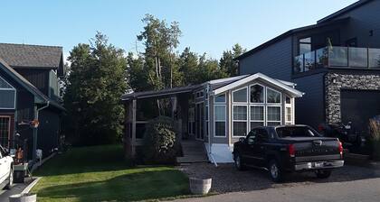Ghostpine Lake Golf Resort Cottage
