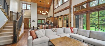 Cozy private cabin with hot tub, and ski in and out