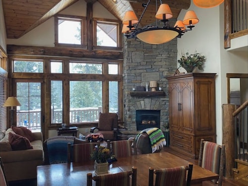 Cozy private cabin with hot tub, and ski in and out