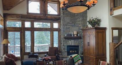 Cozy private cabin with hot tub, and ski in and out