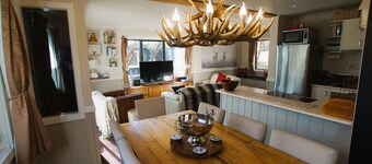 Mountain Retreat Suitable for 2 Families, Sleeps 8