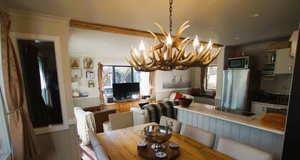 Mountain Retreat Suitable for 2 Families, Sleeps 8