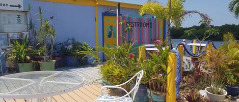 屋外ダイニングエリア