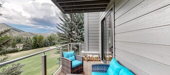 Newly Remodeled, 2nd-Floor Condo w/Free WiFi, Golf & Ski Views, & Wood Fireplace