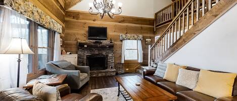 Fernseher, Kamin, DVD-Player, Tischfußball