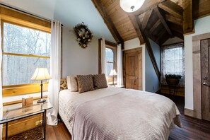 3 bedrooms, iron/ironing board, internet, bed sheets - Secluded Cabin w/Free WiFi, Central AC, Deck, Mountain Views - Dog OK (Franklin)