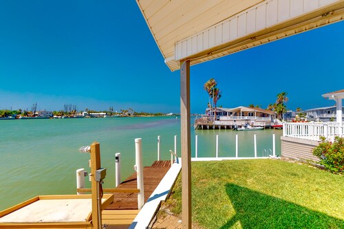 Gorgeous Intercoastal waterfront home on channel w/shared pool, hot tub, & dock