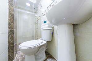 Bathroom - Ayenda Fundadores 1906 (Armenia)