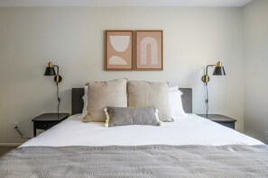 2 bedrooms, iron/ironing board, WiFi, bed sheets - Lux West Hollywood 2BR, near shops + Beverly Center, by Blueground (Los Angeles)