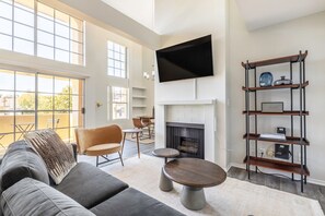 TV, fireplace, stereo