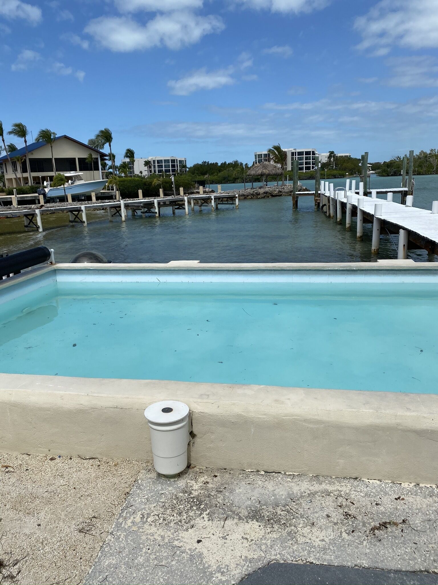 حمّام سباحة خارجي