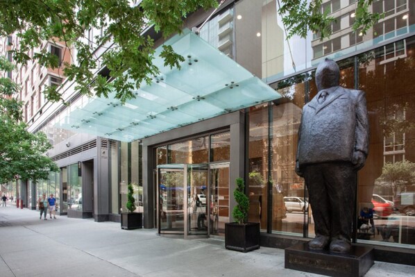 Exterior detail - Premium Murray Hill 1BR w/ Gym, Doorman, Pool, Rooftop, by Blueground (New York)