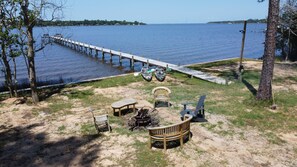 Property grounds - Entire Home! Waterfront Retreat, Private Dock, 3 Acres, 10 min. to beach!! (Navarre)
