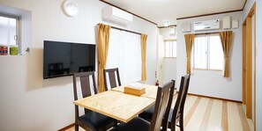 3 habitaciones, escritorio y espacio para trabajar con laptop 