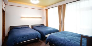 3 habitaciones, escritorio y espacio para trabajar con laptop 