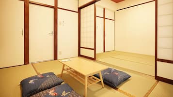 3 bedrooms, desk, laptop workspace, free WiFi