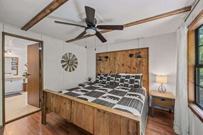 3 slaapkamers, een strijkplank/strijkijzer, wifi, beddengoed