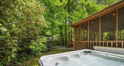 Outdoor Paradise on the Creek - Jacuzzi - Stocked