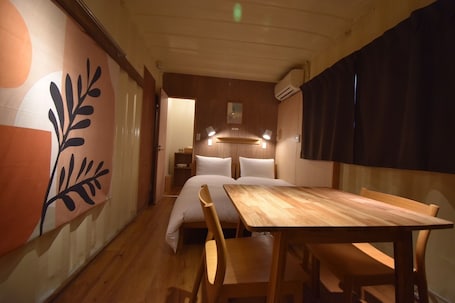 Free WiFi, bed sheets