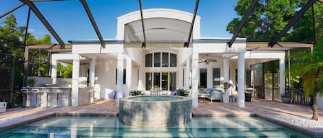 Piscina all'aperto, una piscina riscaldata