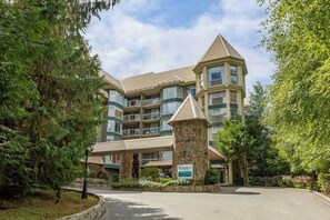 Exterior - Ski-In-Out Condo with Hot Tub, Pool & Parking (Whistler)