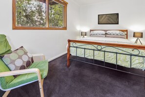 4 bedrooms, WiFi, bed sheets