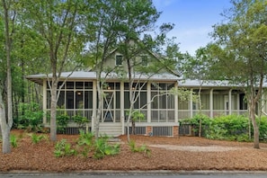 Exterior - Newly Updated Spacious 4BR WaterColor Home, Carriage House and Bikes Included (Santa Rosa Beach)