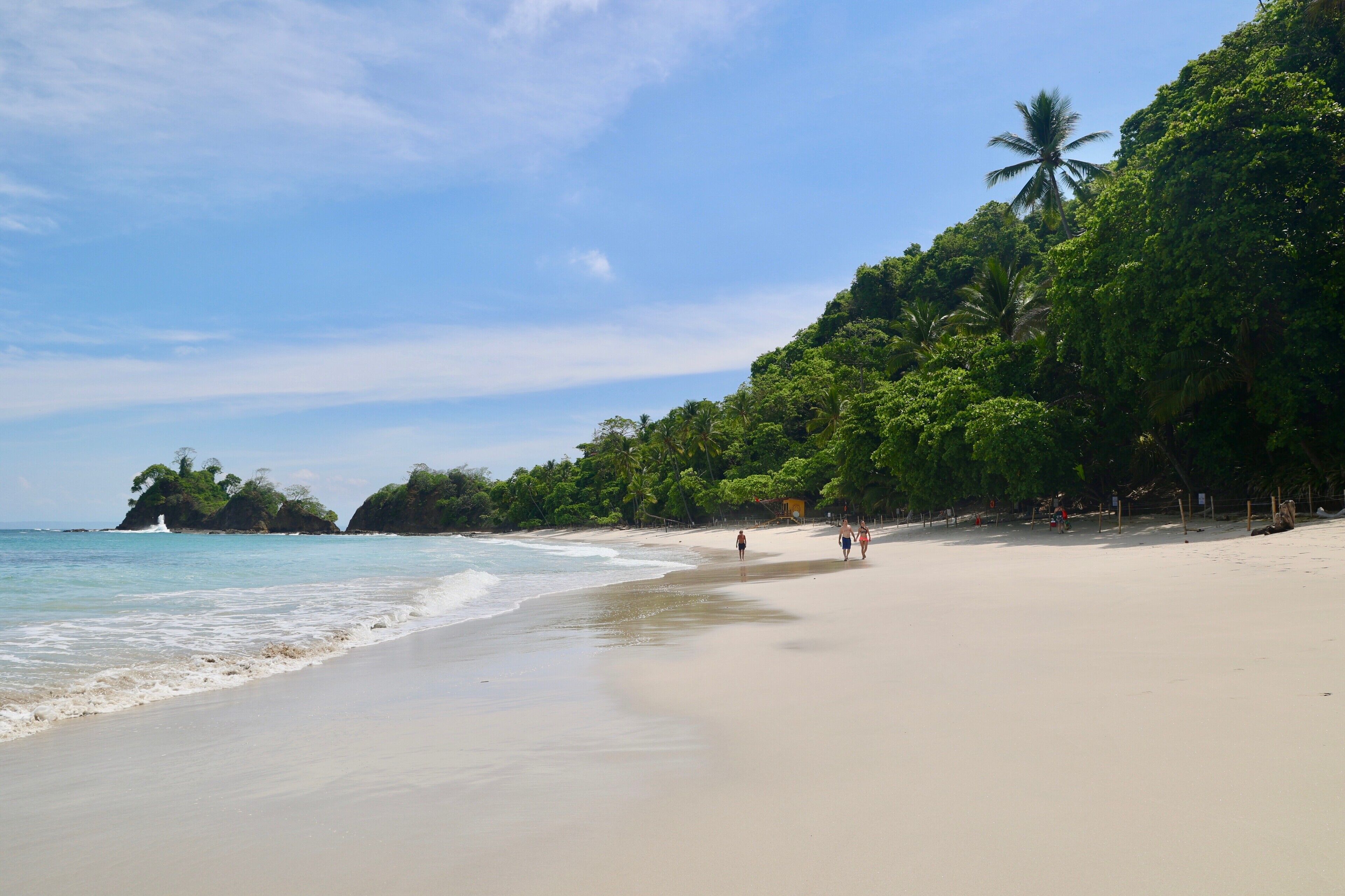 Beach nearby, sun-loungers, beach towels