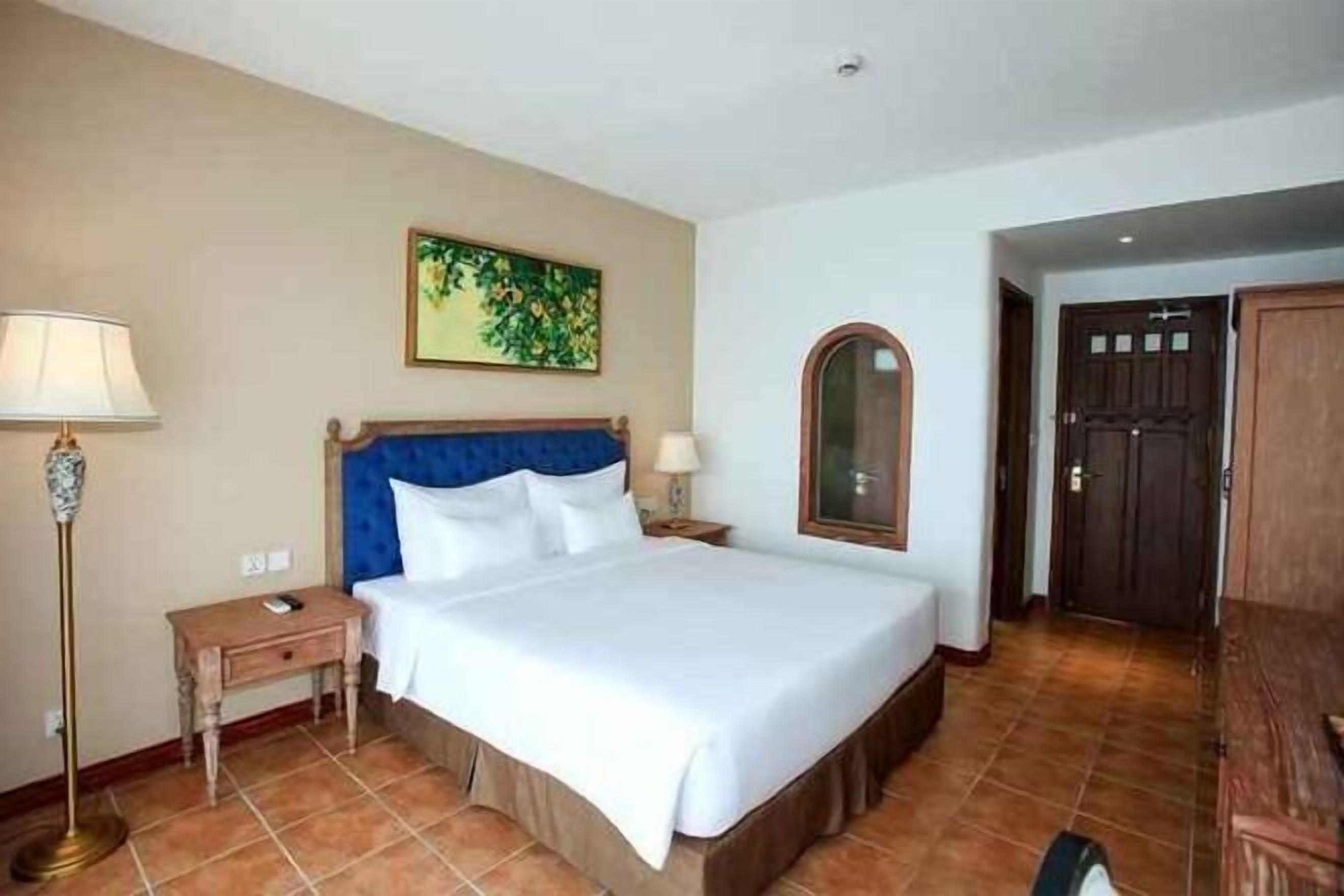 Minibar, safe på rommet, skrivebord og skrivebord for bærbar PC