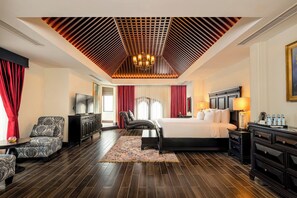 Grand Suite | Minibar, in-room safe, desk, laptop workspace - Venus Hotel Tam Dao (Tam Dao)