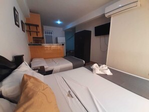 Family Studio | Hypo-allergenic bedding, free WiFi, bed sheets